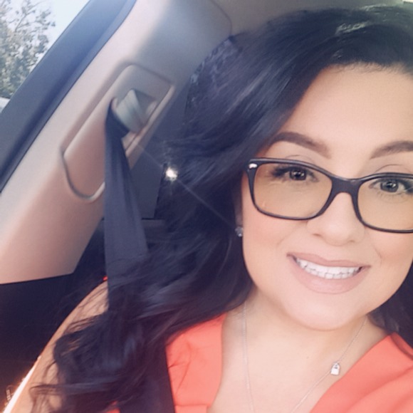 Meet your Posher, Whitney - Picture 1 of 1